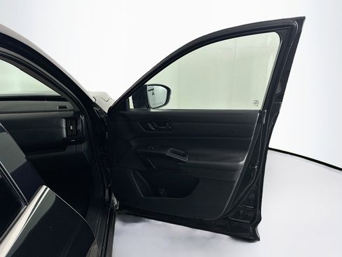 Used 2025 Nissan Pathfinder SV image 34