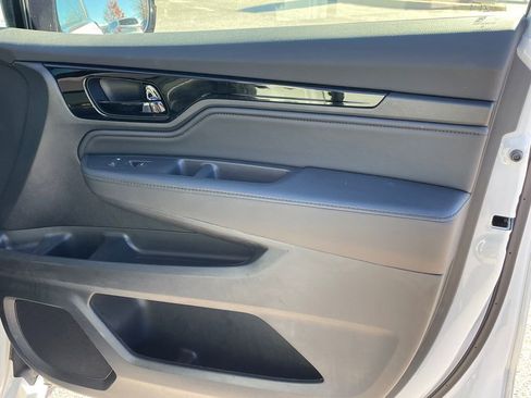 Used 2025 Honda Odyssey Elite image 14