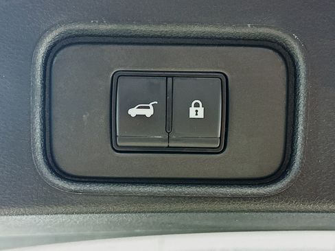 Used 2025 Nissan Pathfinder SV AWD/4WD image 30