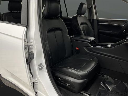 Used 2023 Jeep Grand Cherokee Limited w/ Luxury Tech Group II image 30