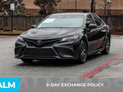 Used 2022 Toyota Camry SE image 4