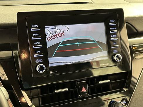 Used 2024 Toyota Camry SE image 18