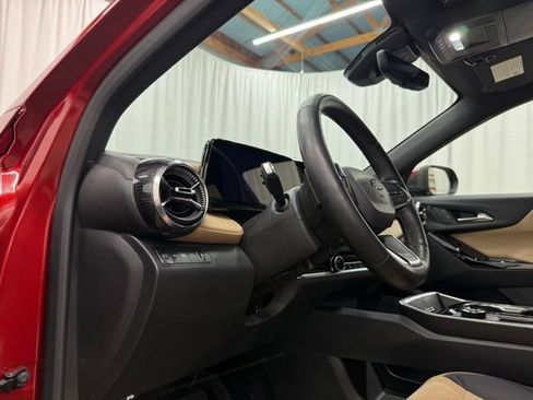 Used 2025 Chevrolet Equinox ACTIV w/ Safety and Technology Package AWD/4WD image 15
