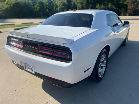 Used 2019 Dodge Challenger SXT image 6