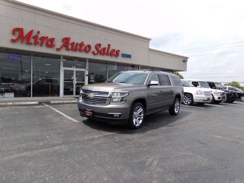 Used 2019 Chevrolet Suburban Premier w/ Premier Plus Edition AWD/4WD image 2