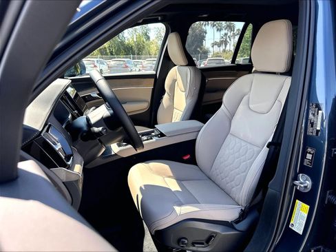 New 2026 Volvo XC90 B6 Plus w/ Protection Package Premier AWD/4WD image 11
