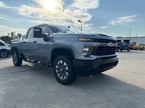 Used 2024 Chevrolet Silverado 2500 Custom w/ Custom Value Package AWD/4WD image 7