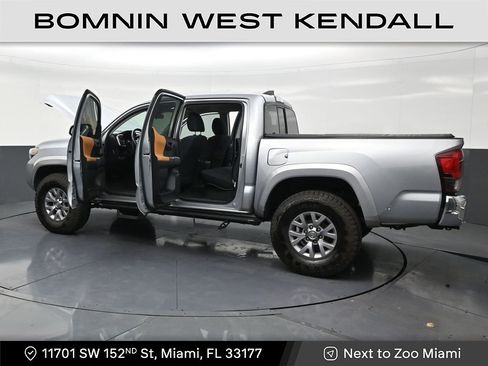 Used 2019 Toyota Tacoma SR5 w/ SR5 Appearance Package (SM) image 32