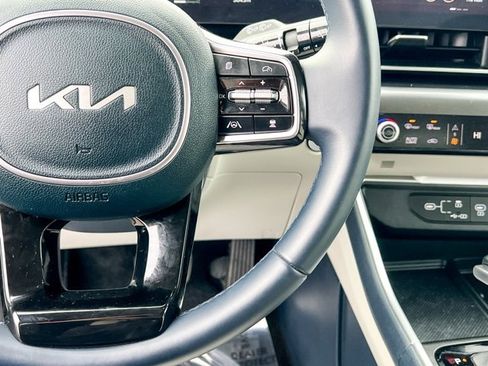 Used 2025 Kia Carnival SX image 23
