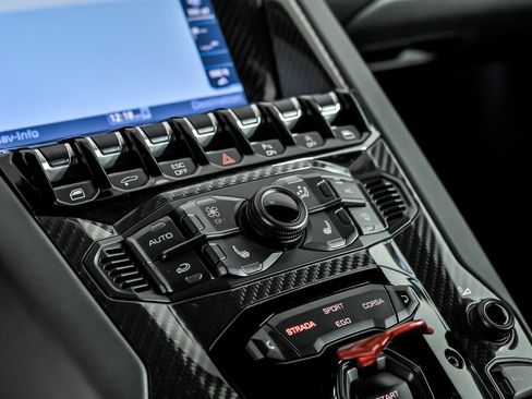 Used 2017 Lamborghini Aventador S image 37