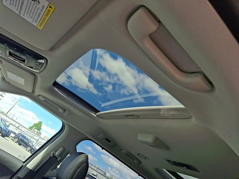 New 2026 Kia Carnival SX w/ SX Dark Edition Package FWD image 10