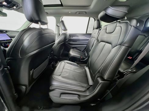 Used 2023 Jeep Grand Cherokee L Limited AWD/4WD image 25
