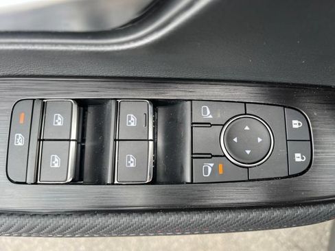 New 2026 Nissan Kicks SR AWD/4WD image 9