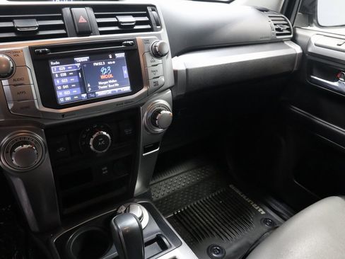 Used 2018 Toyota 4Runner SR5 Premium image 31