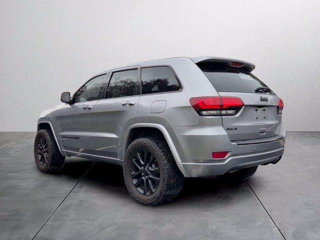 Used 2017 Jeep Grand Cherokee Altitude AWD/4WD image 3