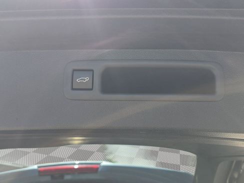 Used 2021 Toyota Highlander XLE AWD/4WD image 30