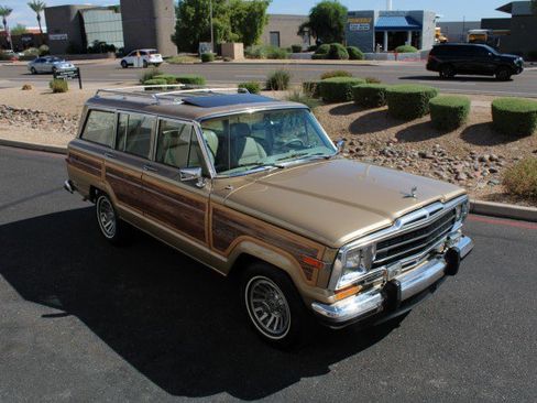 Used 1990 Jeep Grand Wagoneer image 17