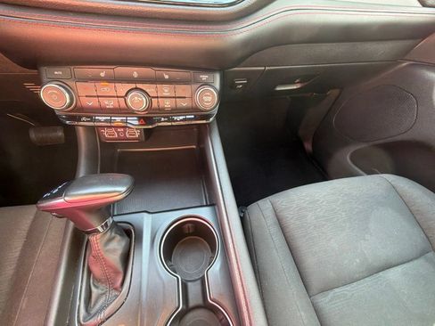 Used 2025 Dodge Durango GT RWD image 13