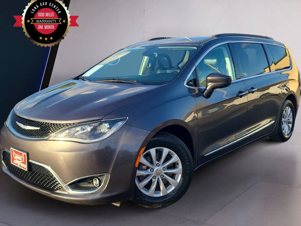 Used 2017 Chrysler Pacifica Touring-L FWD image 1