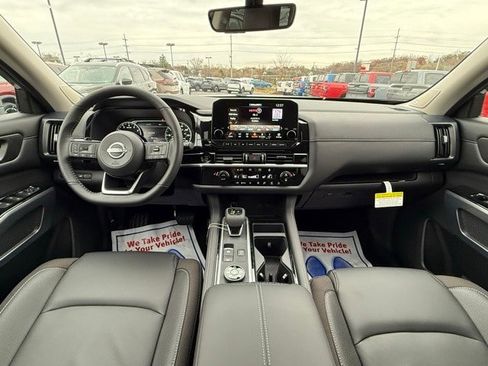 New 2025 Nissan Pathfinder SL w/ SL Premium Package image 21