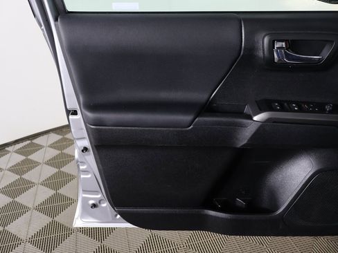 Used 2021 Toyota Tacoma TRD Sport image 16