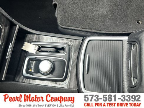 Used 2021 Chrysler 300 Touring w/ Sport Appearance Package RWD image 18