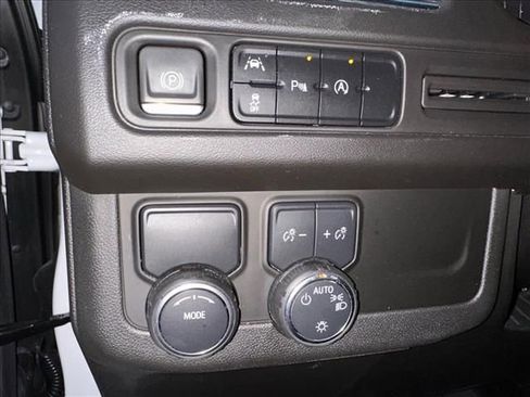 Certified 2023 Chevrolet Suburban Premier image 24