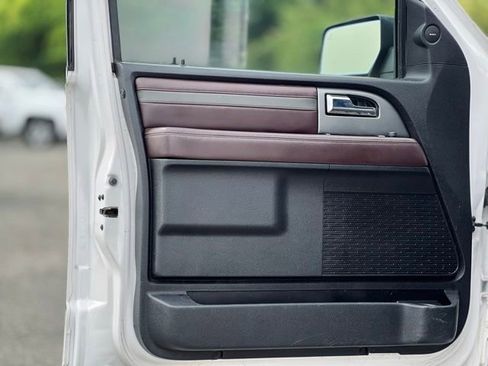 Used 2017 Ford Expedition Platinum AWD/4WD image 10