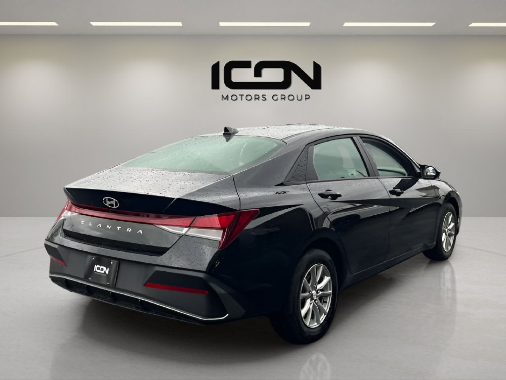 Used 2024 Hyundai Elantra SE FWD image 5