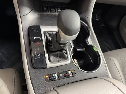 Used 2017 Toyota Highlander Limited image 25