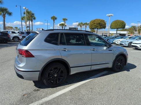 Used 2022 Volkswagen Tiguan SE R-Line image 5