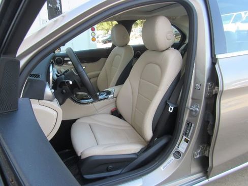 Used 2019 Mercedes-Benz C 300 Sedan image 6