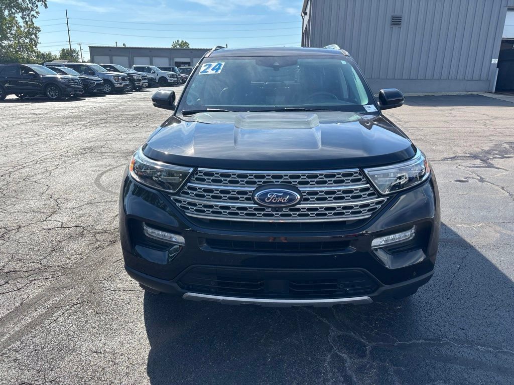 Used 2024 Ford Explorer Limited w/ Limited Technology Package AWD/4WD image 8