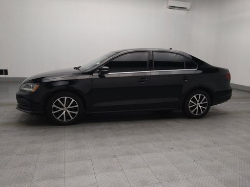 Used 2018 Volkswagen Jetta SE FWD image 2