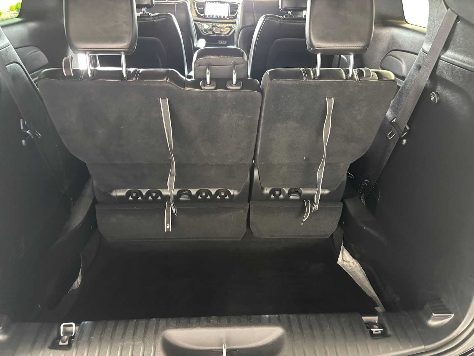 Used 2025 Chrysler Pacifica Select FWD image 9