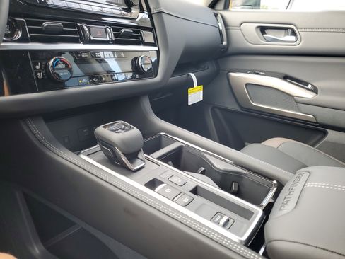 New 2025 Nissan Pathfinder Platinum image 15