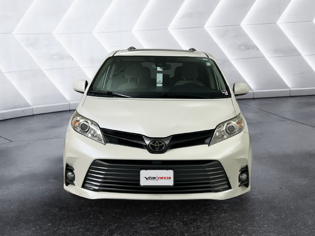 Used 2020 Toyota Sienna XLE w/ XLE Navigation Package FWD image 2