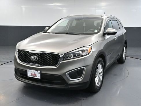 Used 2016 Kia Sorento LX image 10