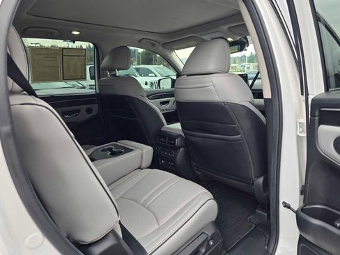 Used 2024 Honda Pilot Elite image 16