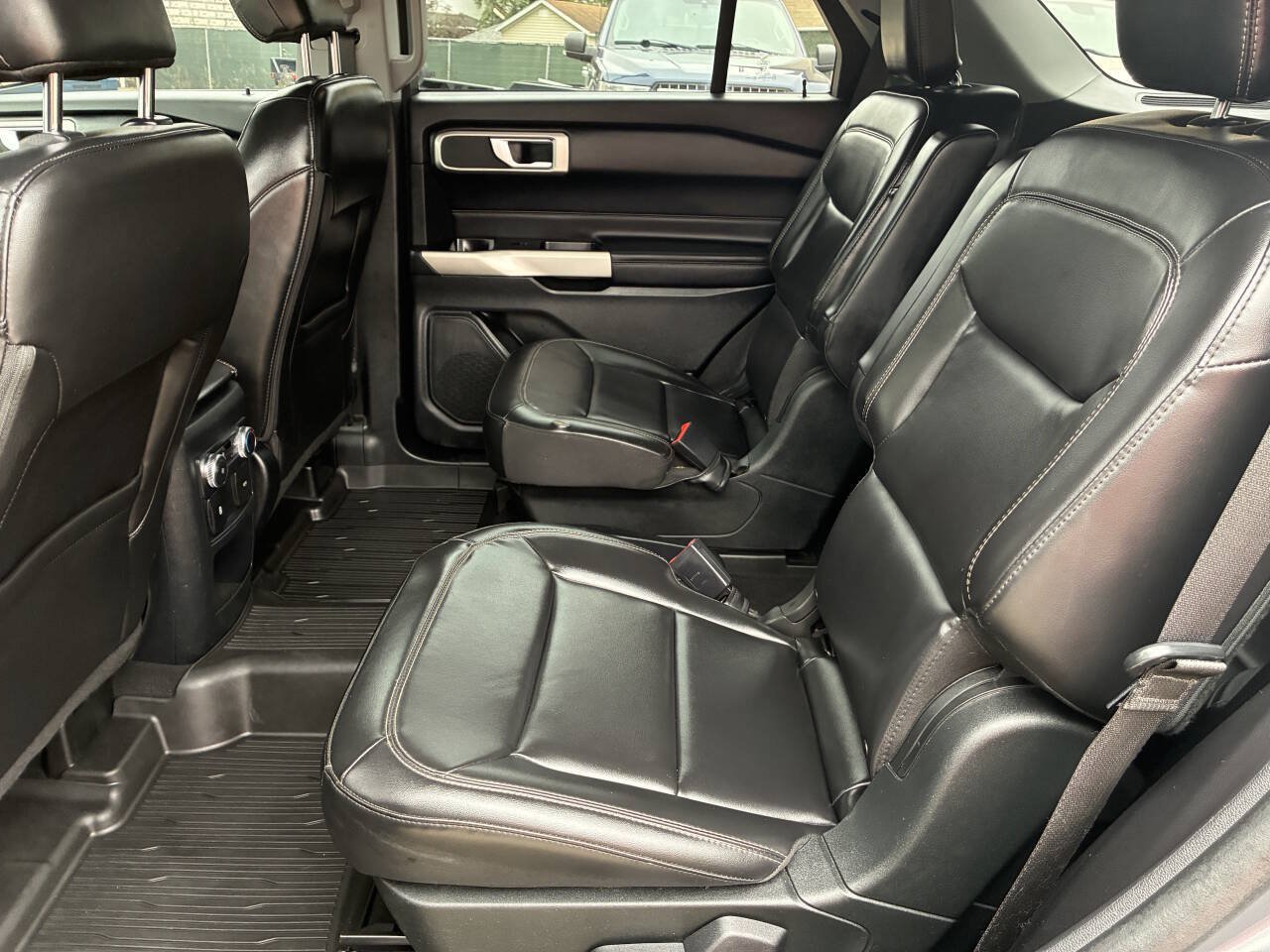 Used 2021 Ford Explorer XLT w/ Equipment Group 202A AWD/4WD image 13