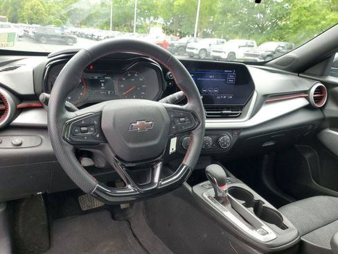 Used 2024 Chevrolet Trax RS w/ Sunroof Package FWD image 7