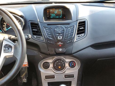 Used 2017 Ford Fiesta SE image 27