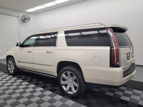 Used 2015 Cadillac Escalade ESV Premium image 3