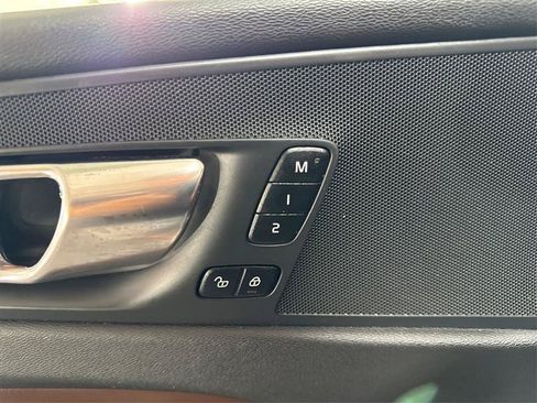 Used 2021 Volvo XC60 T5 Momentum AWD/4WD image 22