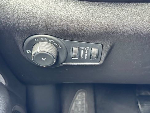 Used 2021 Chevrolet TrailBlazer LS FWD image 23