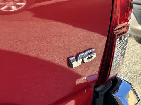 Used 2018 Toyota Tacoma TRD Off-Road image 6