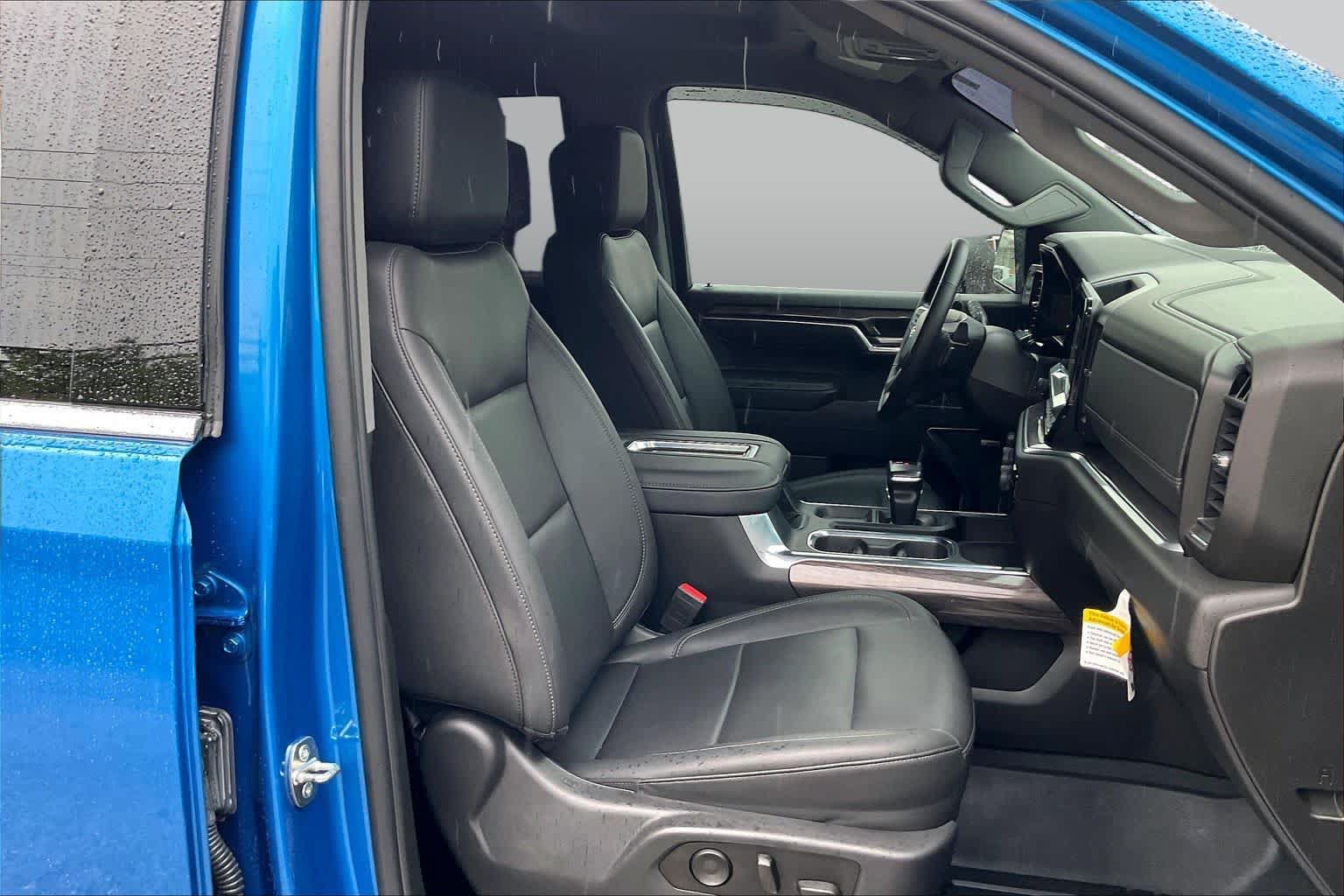 Used 2022 Chevrolet Silverado 1500 LTZ w/ LTZ Convenience Package II RWD image 9