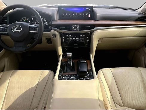 Used 2020 Lexus LX 570 4WD w/ Luxury Package image 16