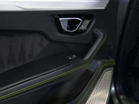Used 2019 Lamborghini Urus AWD/4WD image 28