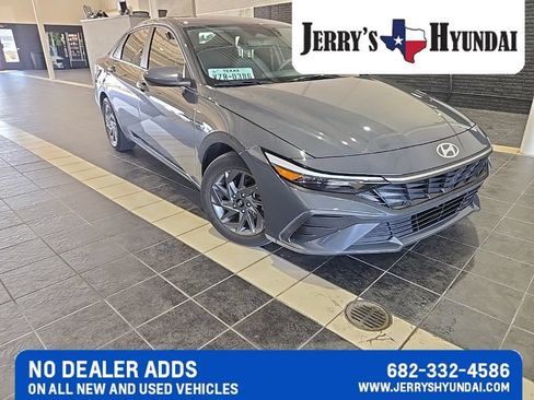 Used 2024 Hyundai Elantra SEL FWD image 5